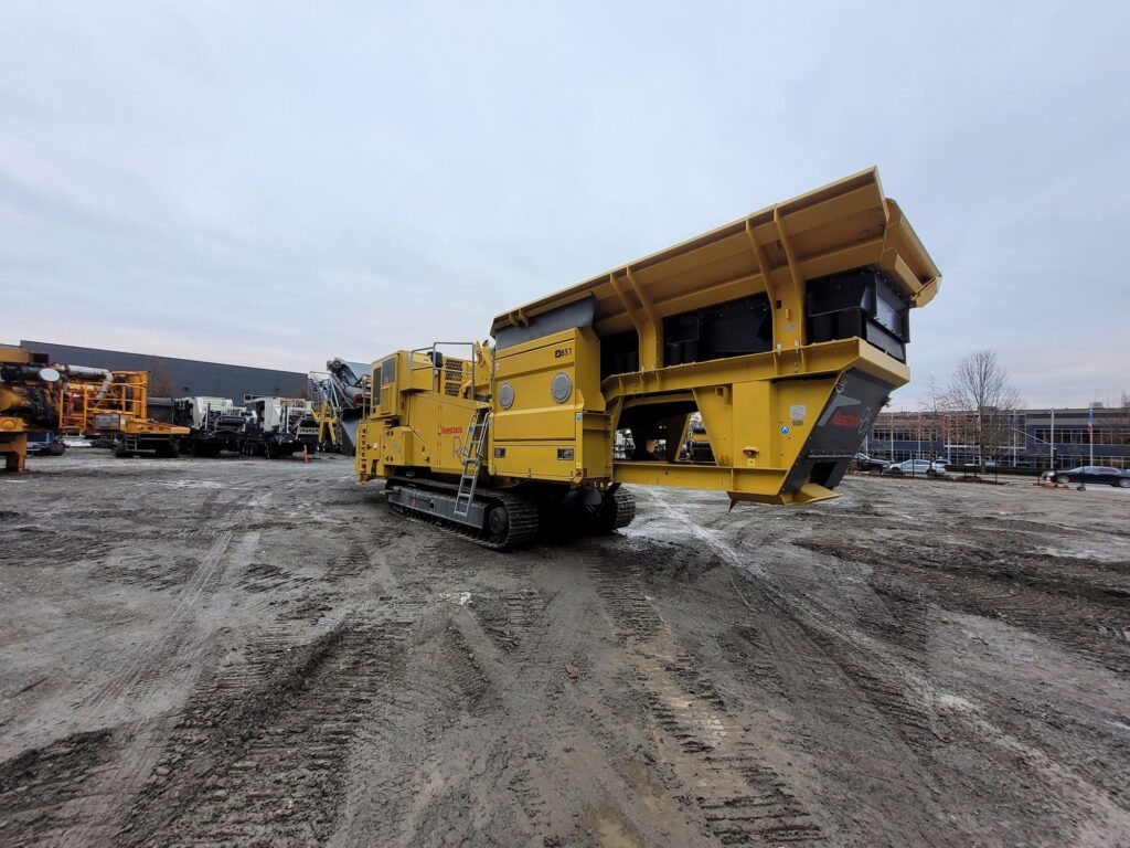 Keestrack r6 impact crusher.