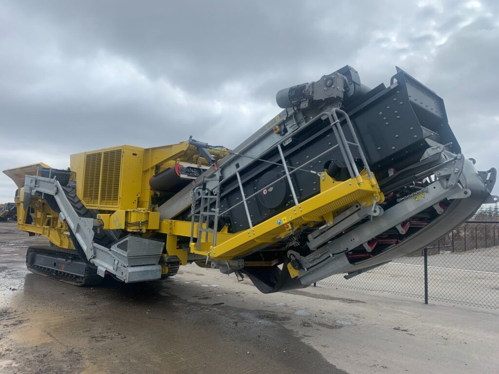 Keestrack R6 impact crusher.