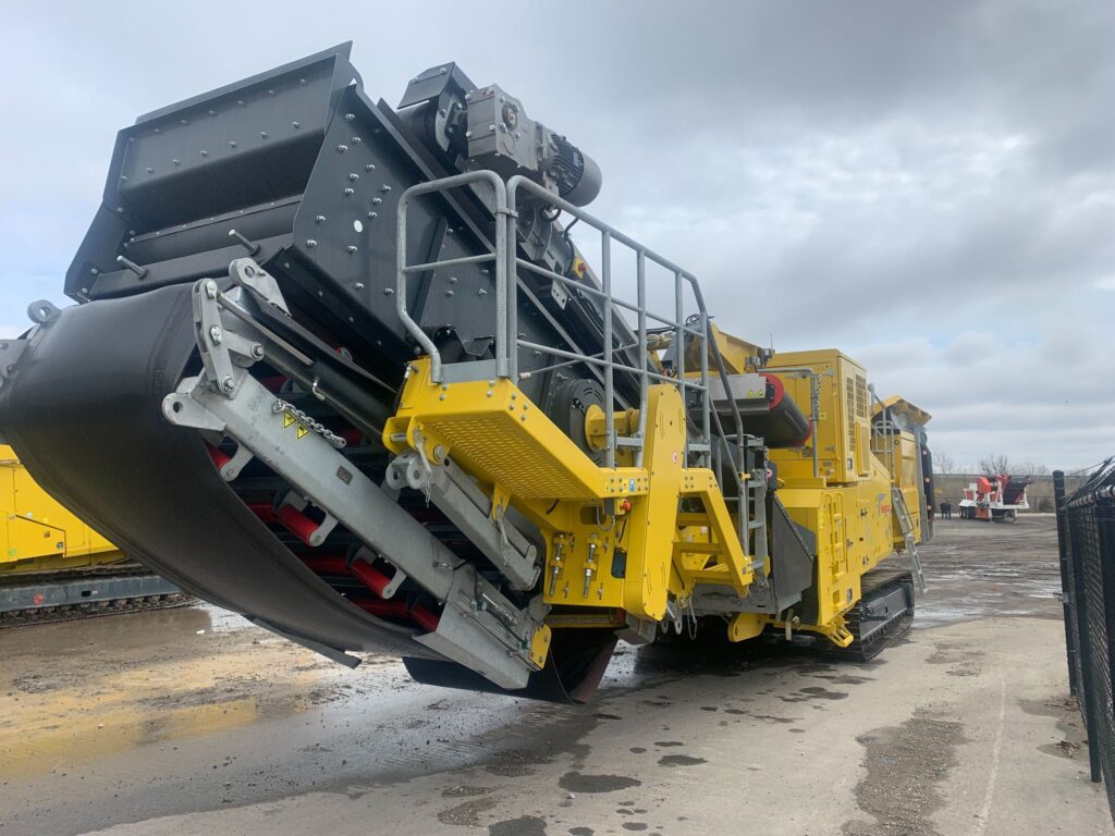Keestrack R6 impact crusher.