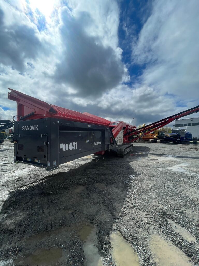 Sandvik QA411 screen plant.