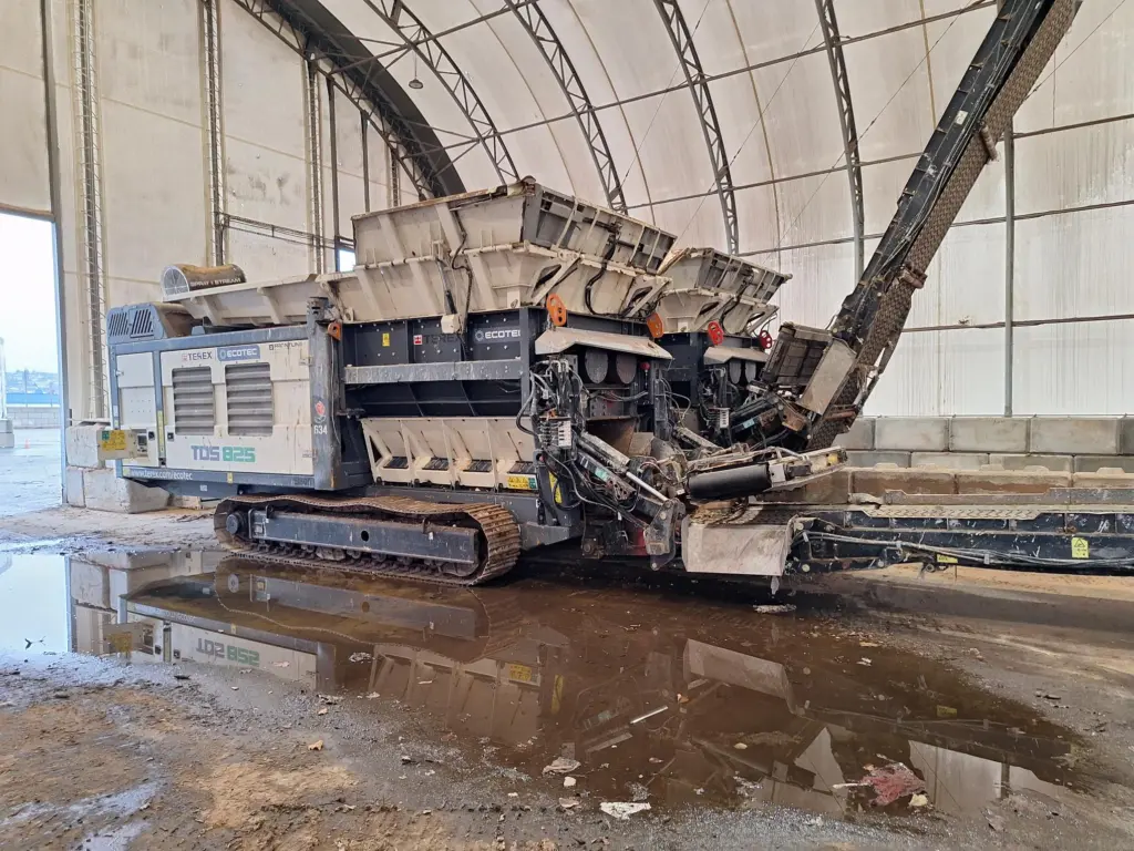 Used Ecotec 825 slow speed shredder for sale