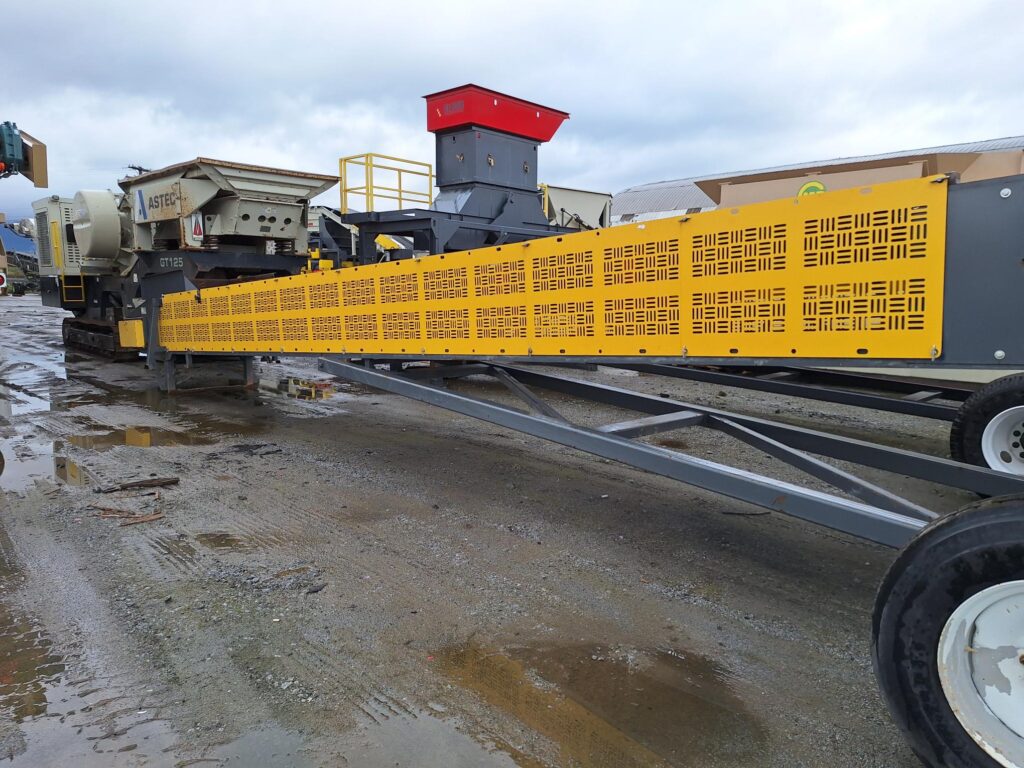 2016 Superior 36” x 60’ radial stacking conveyor