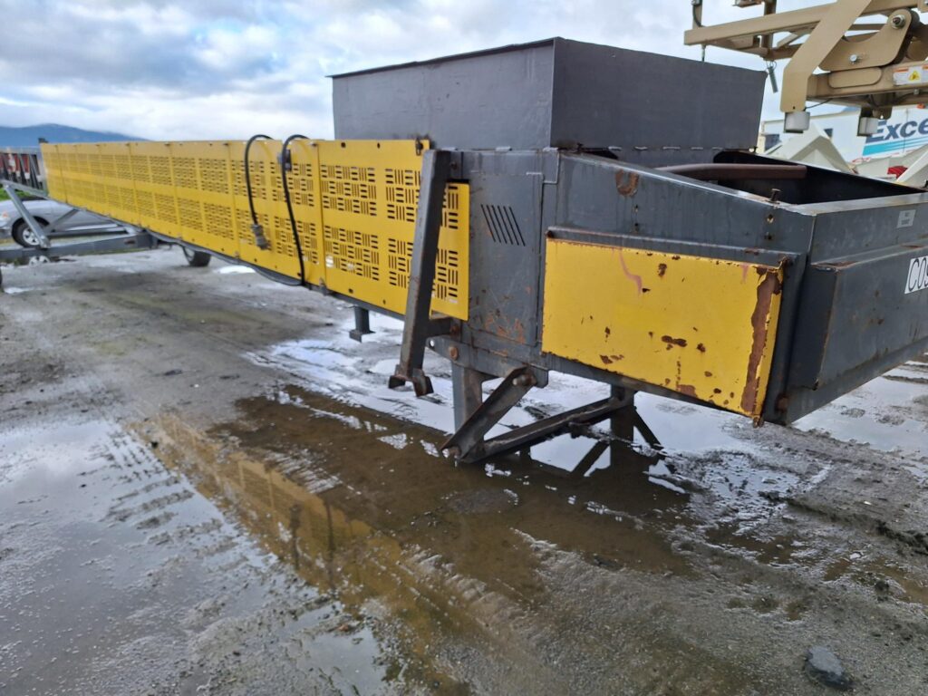 2016 Superior 36” x 60’ radial stacking conveyor