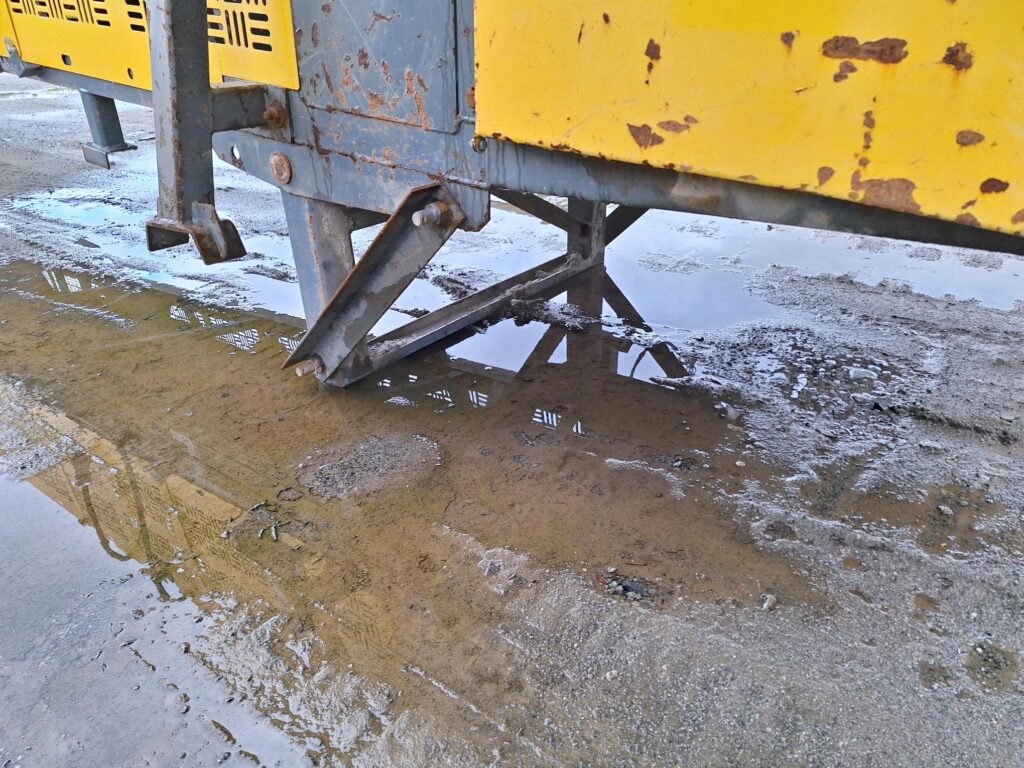 2016 Superior 36” x 60’ radial stacking conveyor