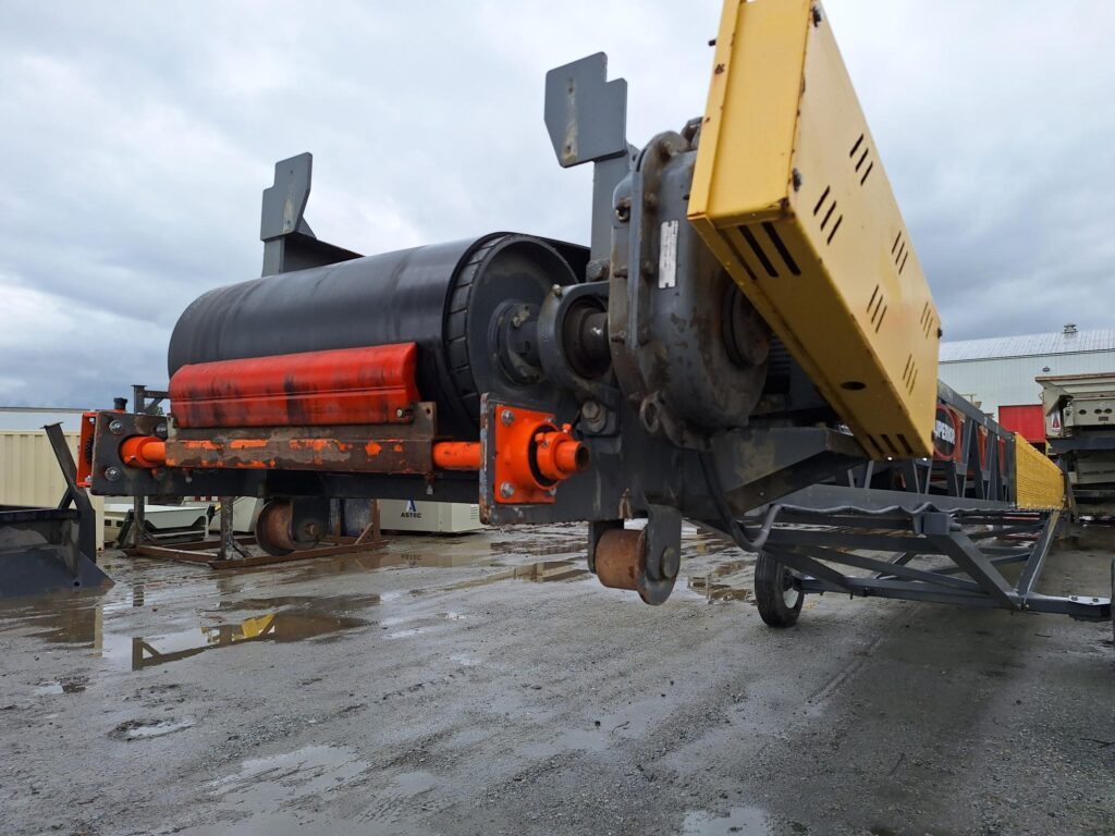 2016 Superior 36” x 60’ radial stacking conveyor