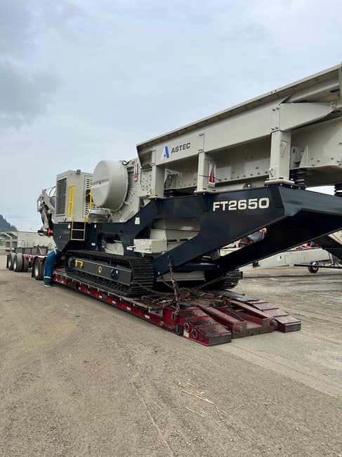 TRACK MOUNTED JAW PLANT.