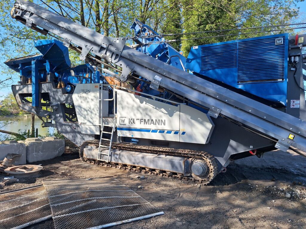 Kleemann MR 130i EVO2 impact crusher.